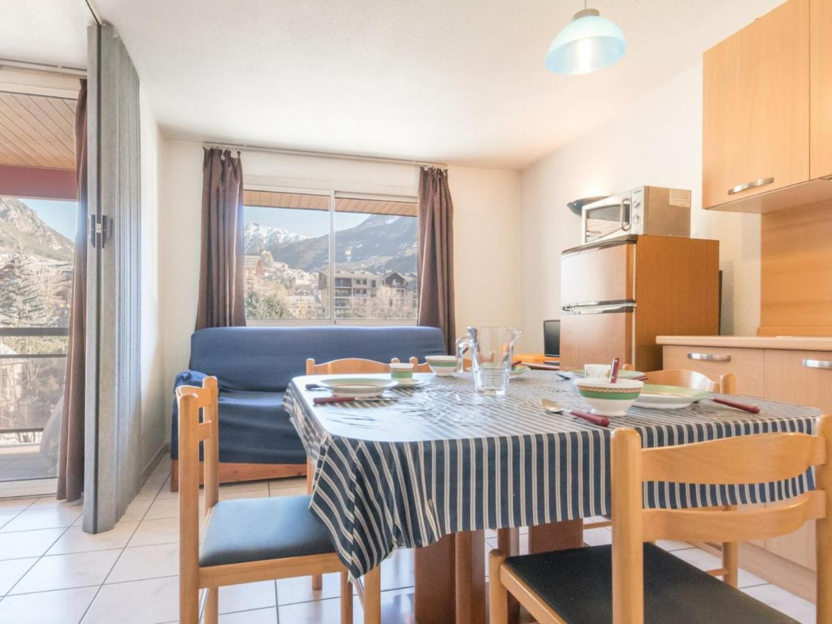 2 Pieces Avec Coin Nuit, Balcon, Parking Et Casier A - Proche Telecabine Et Centre - Fr-1-330c-16 * Briancon (Hautes-Alpes)