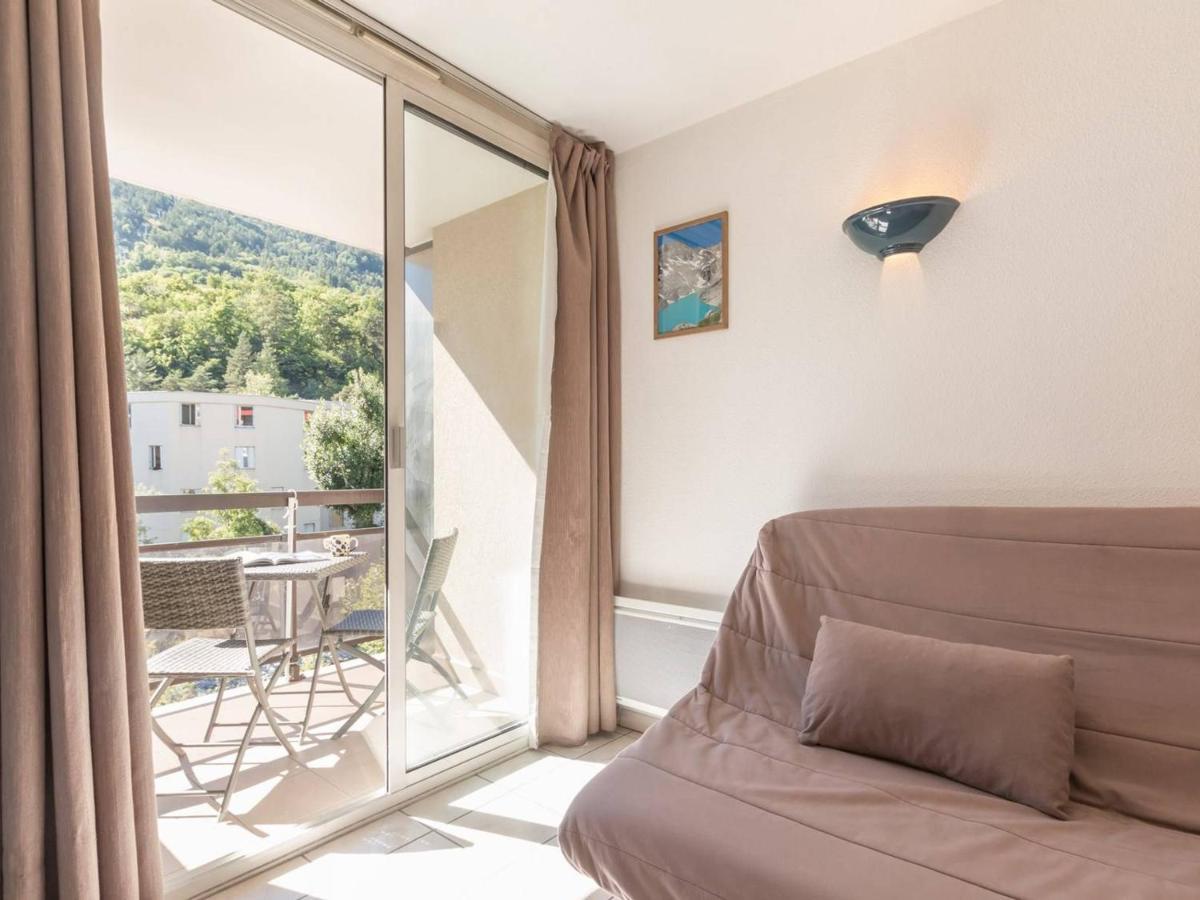 2 Pieces Avec Coin Nuit, Balcon, Parking Et Casier A - Proche Telecabine Et Centre - Fr-1-330c-16 * Briancon (Hautes-Alpes)